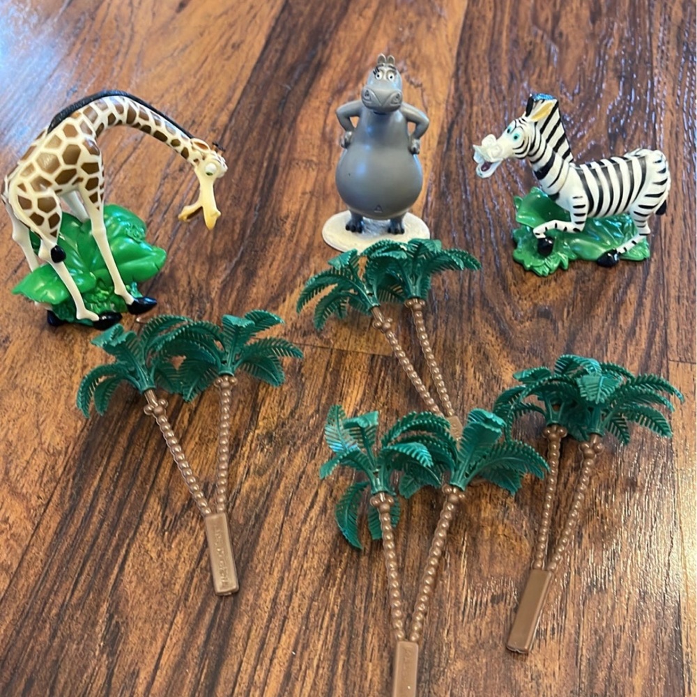 EUC Madagascar Cake Toppers x7 Pieces